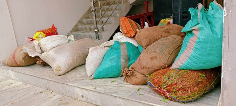 कैलालीमा पाँच लाख बराबरको अवैध सामान बरामद