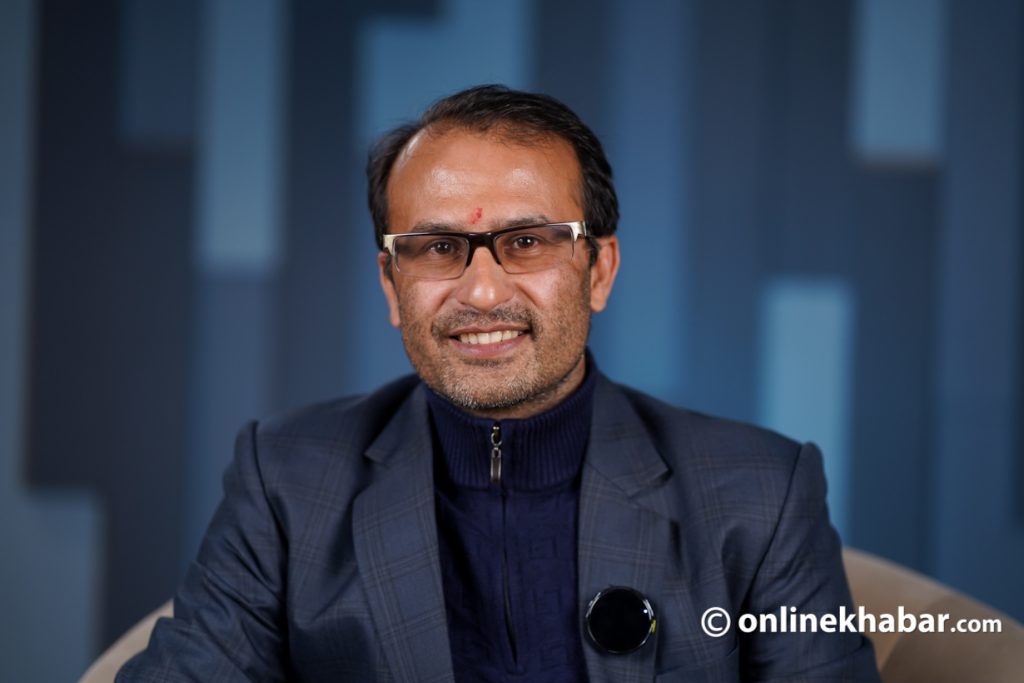 ‘आवासीय चिकित्सकमाथि विद्यार्थी भन्दै श्रम शोषण भइरहेको छ’ (भिडियो)