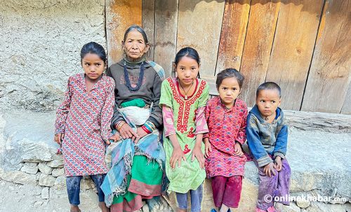 बज्यैको सहारामा चार नाबालक