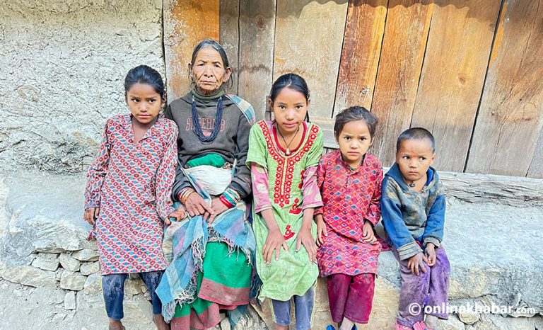 बज्यैको सहारामा चार नाबालक
