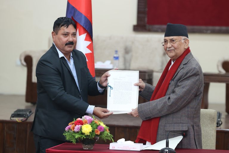 नारायणगढ–बुटवल सडक विस्तारमा ढिलाइ : प्रधानमन्त्रीलाई जनप्रतिनिधिले बुझाए ध्यानाकर्षण पत्र