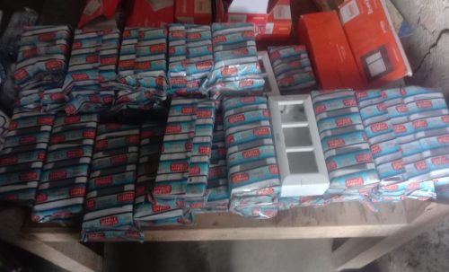 कञ्चनपुरमा सवा ५ लाखका अवैध सामान बरामद