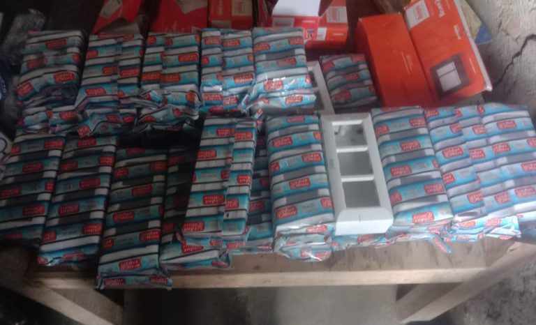 कञ्चनपुरमा सवा ५ लाखका अवैध सामान बरामद