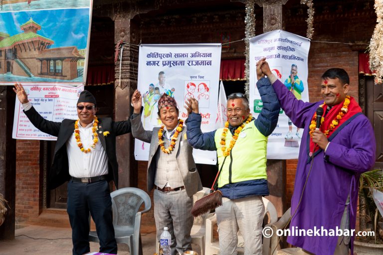 कीर्तिपुर आएर स्वतन्त्र उम्मेदवार राजमानलाई भोट माग्दैछन् हर्क साम्पाङ