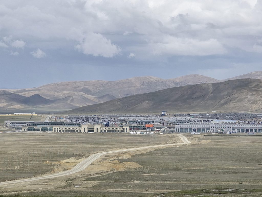 मुस्ताङ भन्सारबाट ११ अर्बको समान निकासी पैठारी