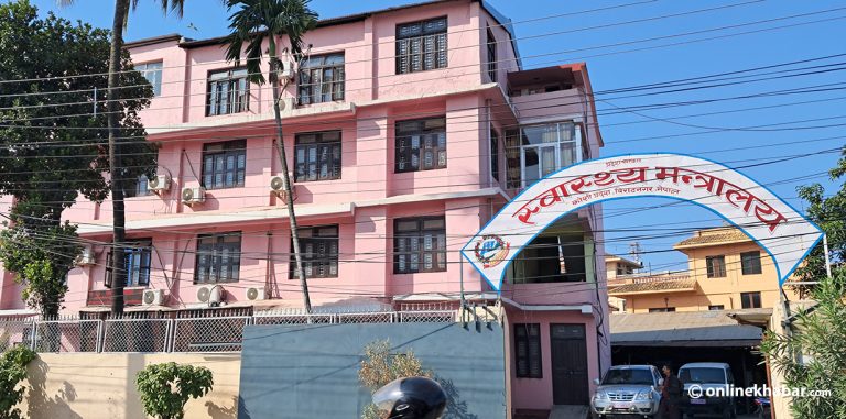कोशी प्रदेश : भद्रगोल स्वास्थ्य मन्त्रालय, अस्पतालको अवस्था पनि उस्तै