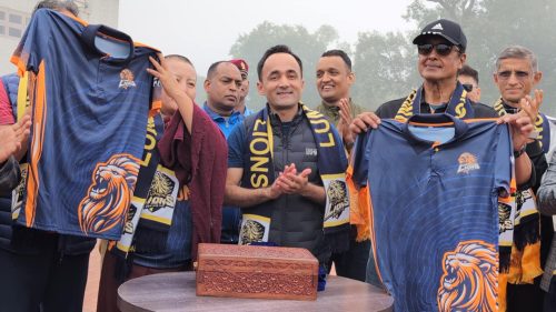 मायादेवी मन्दिरमा लुम्बिनी लायन्सको जर्सी सार्वजनिक