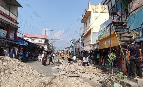 मेचीनगरले हटाउन थाल्‍यो धुलाबारी बजारका अतिक्रमित संरचना