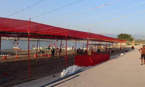 छठका लागि सजाइयो नारायणी किनार