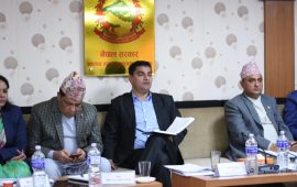 कर्मचारीलाई स्वास्थ्यमन्त्रीको निर्देशन : फाइल अड्काएर जनतालाई दुःख नदिनुस्