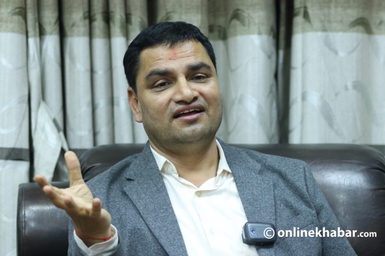 स्वास्थ्यमन्त्रीलाई आयोगको जवाफ : निजी मेडिकल कलेजलाई सिट थप्न सक्दैनौं