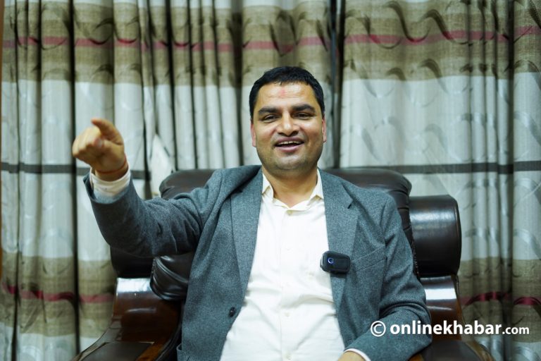‘सरकारी अस्पतालमा शल्यक्रियाको लागि ३ महिनाभन्दा पछि पालो परे मलाई फोन गर्नुस्’
