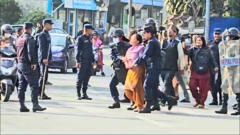 रविलाई ल्याउँदा कास्की प्रहरी कार्यालय बाहिरबाट ७ जना पक्राउ