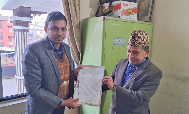 पर्यटनमन्त्री पाण्डेले कांग्रेस सांसद बजगाईंविरुद्ध पार्टी कार्यालयमा दिए उजुरी