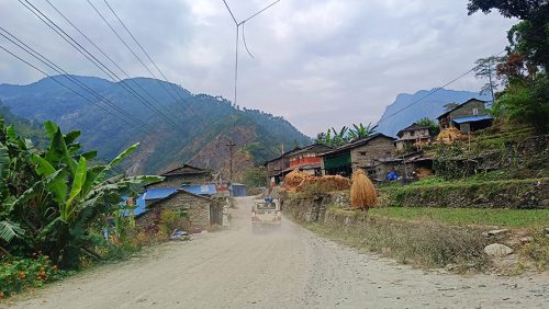 ठेक्का लागेको ५ वर्षमा पनि रणवाङ–दरवाङ सडक भएन कालोपत्र