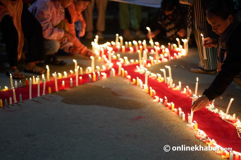 एड्स दिवसको पूर्वसन्ध्यामा काठमाडौंमा दीप प्रज्वलन (तस्वीरहरू)