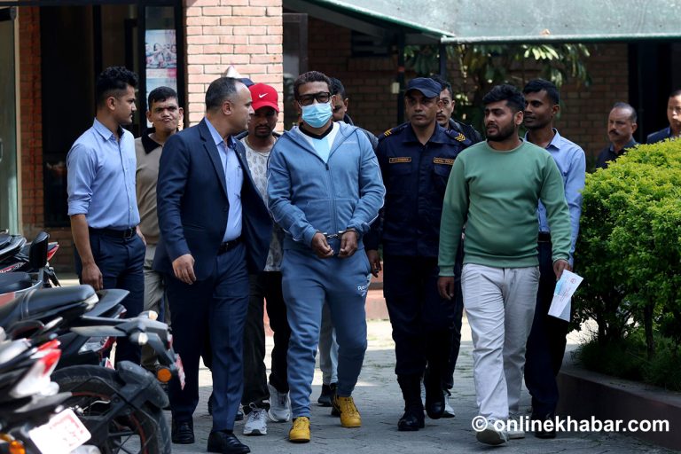 दीपक मनाङेलाई सीआईबीबाट अदालत लगियो