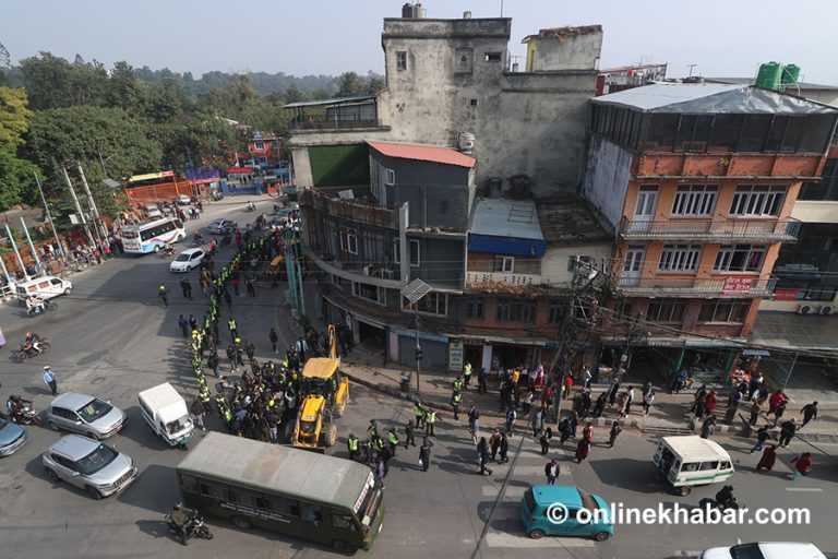 गौशालाका अतिक्रमित संरचनामा महानगरले चलायो डोजर