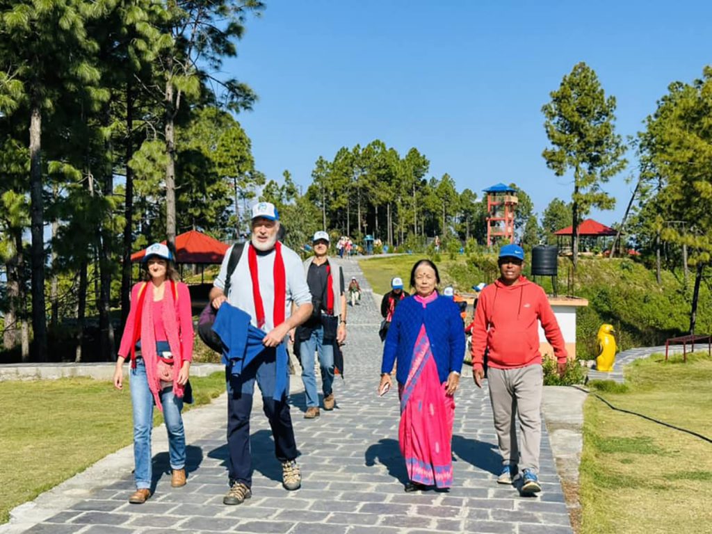 रेसुङ्गा पार्कमा फ्रान्सका पर्यटक (तस्वीरहरू)