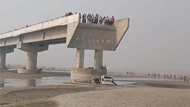 भारतमा अधुरो पुलबाट कार खसेको घटना, यस्तो छ गुगलको दाबी