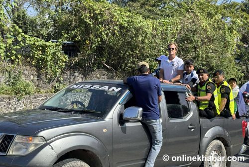 पोखरा एभेन्जर्सका मेन्टर जोन्टी रोड्सलाई पोखरामा नगर परिक्रमा