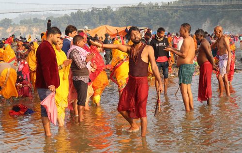कमला नदीमा भूत मेला