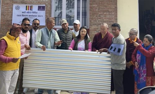 बाढीपीडित घरपरिवारलाई जस्तापाता सहयोग