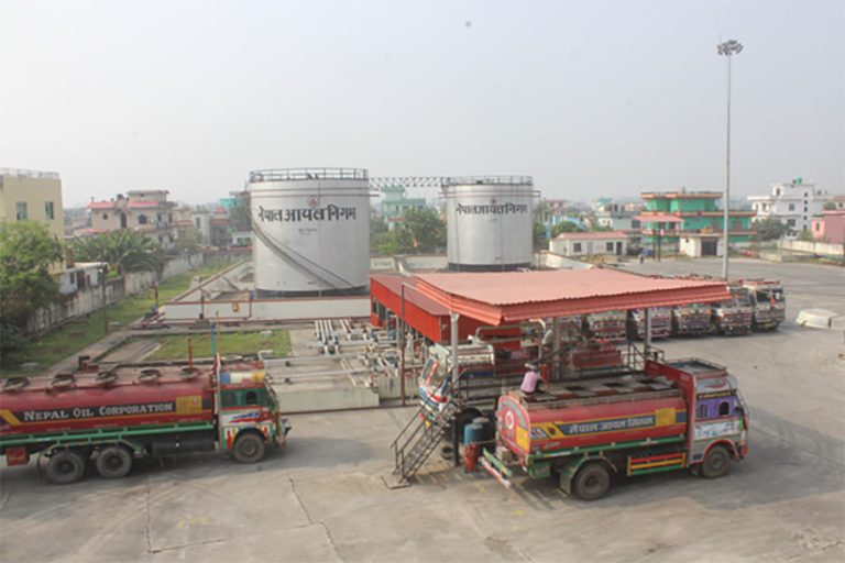 धनगढी इन्धन डिपोबाट स्थानीय त्रसित, स्थानान्तरण माग   