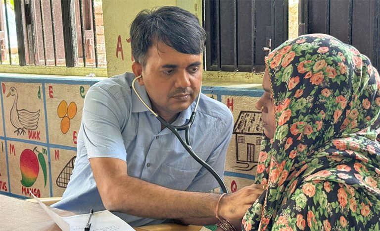 आफ्नो गाउँसँग जोडिरहनुपर्ने रहेछ : डा. ओममूर्ति अनिल