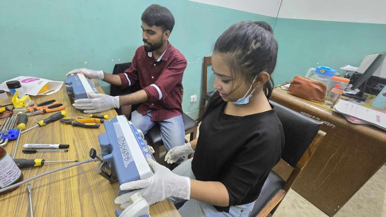 लाखौं लाग्छ भनेर अस्पतालले उपकरण थन्कायो, आविष्कार केन्द्रले विनाखर्च बनायो