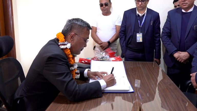 धितोपत्र बोर्डका अध्यक्ष श्रेष्ठले सम्हाले कार्यभार