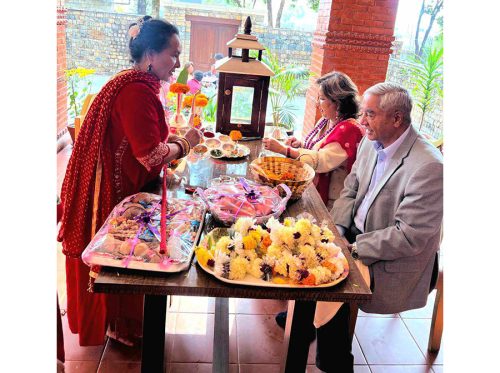 कांग्रेस सभापति देउवाद्वारा बहिनीबाट टीका ग्रहण