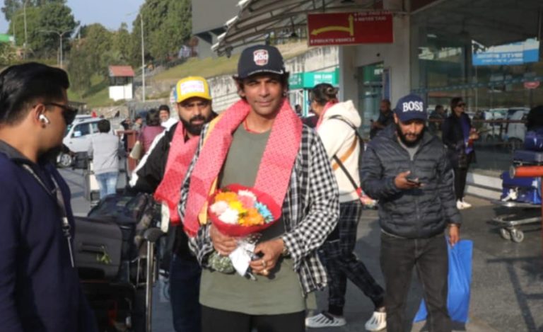 काठमाडौं आइपुगे भारतीय कमेडियन सुनिल ग्रोवर