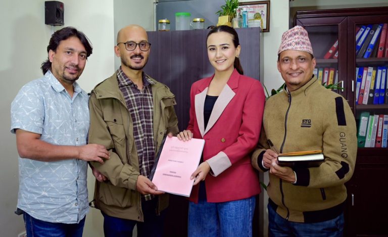 ‘हरिबहादुरको जुत्ता’को शीर्ष अभिनेत्रीमा स्वस्तिमा अनुबन्धित