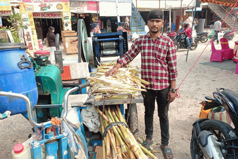 विदेशबाट फर्केर उखुको जुस बेच्दै पञ्चलाल साह, मासिक ४० हजार आम्दानी   