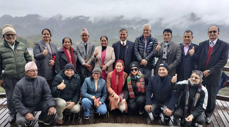 चीनबाट फर्कियो एमाले नेताहरूको उच्चस्तरीय टोली