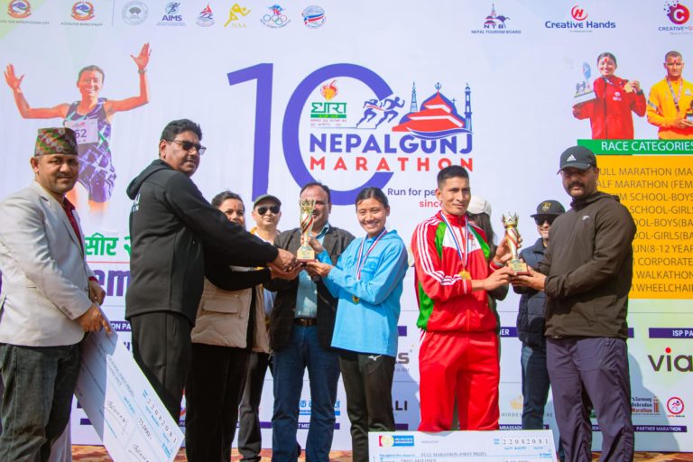 नेपालगन्ज म्याराथनको उपाधी खडक र सन्तोषीलाई