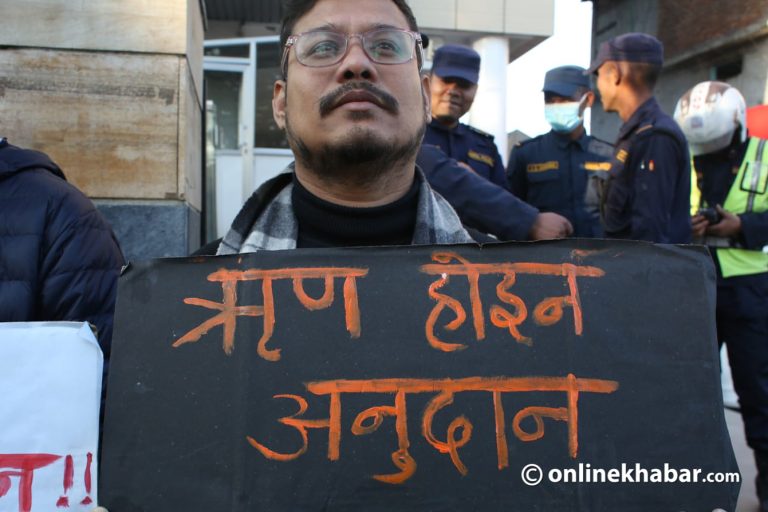 चीनपछि एसियाली विकास बैंक अगाडि लाग्यो ‘ऋण होइन, अनुदान’ नारा