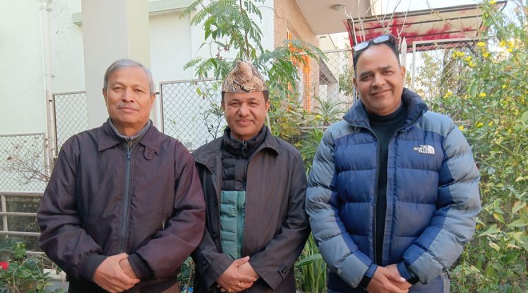 पार्टी खोल्ने तयारीमा रहेका रावलले भेटे कर्ण मल्ल र तारा जोशी