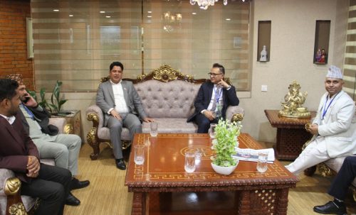 भारत भ्रमण सकेर फर्किए उद्योगमन्त्री भण्डारी