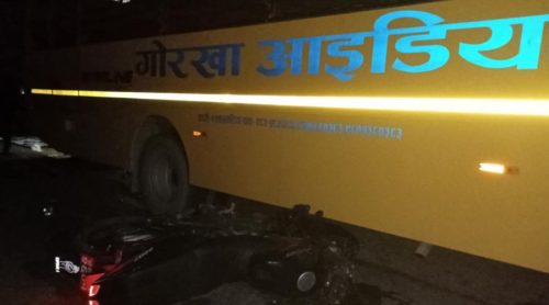 दाङ देउखुरीमा स्कुल बसको ठक्करबाट मोटरसाइकल चालकको मृत्यु