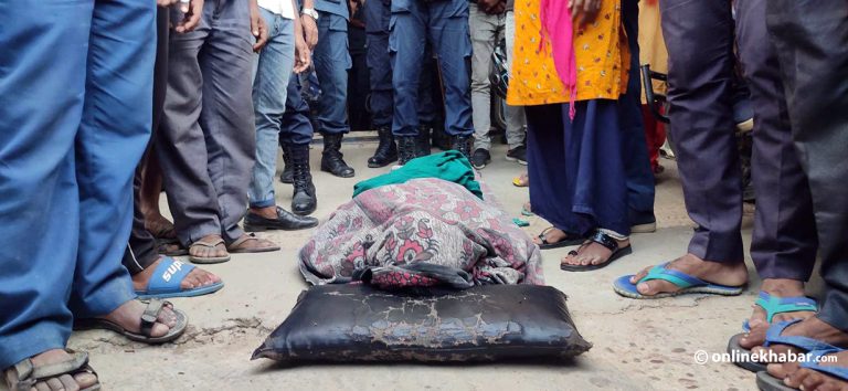 अटोरिक्सामा बेहोस भएका पुरूषको मृत्यु, चालकसहित दुई जना पक्राउ