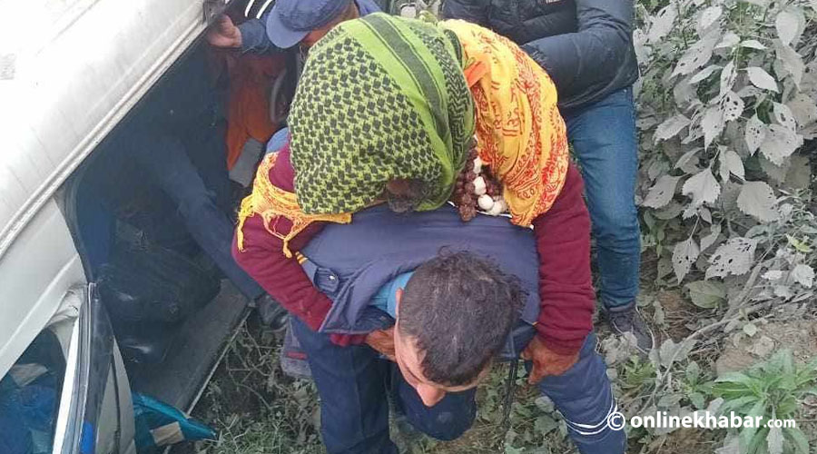 धादिङमा माइक्रोबस दुर्घटना, १६ जना घाइते