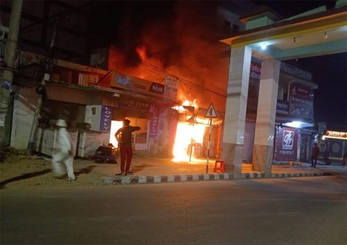 धनगढीको शहीद गेटका पसलमा आगलागी, झन्डै डेढ करोड क्षति