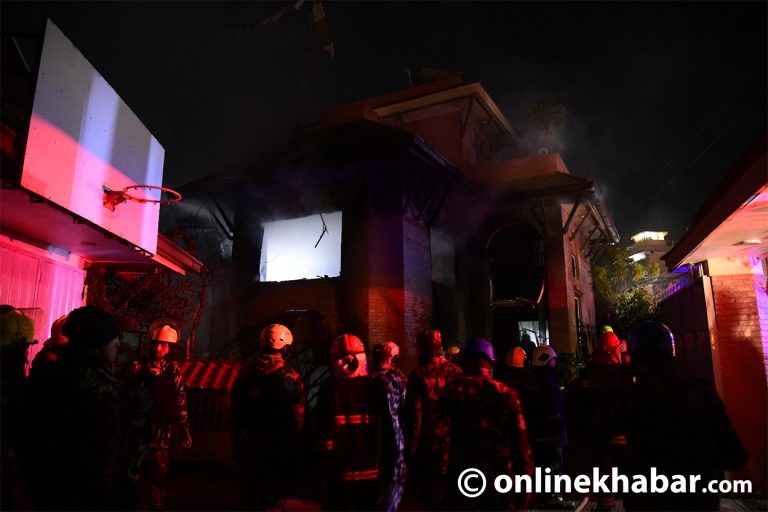 सात वटा दमकलको सहयोगमा धापासीको आगलागी नियन्त्रण (तस्वीर/भिडियो)