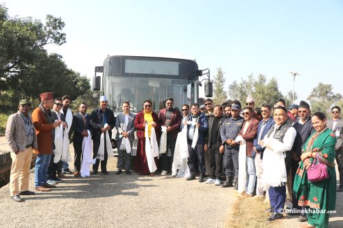 लुम्बिनीमा चार वर्षसम्म थन्किएका विद्युतीय बसमा दानपेटिका राखेर सञ्चालन 