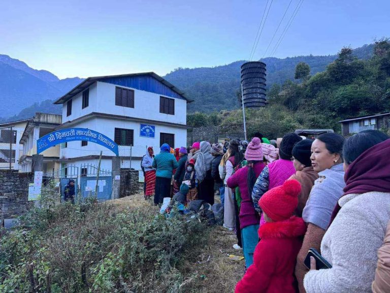 दोलखाको गौरीशंकरमा मतदान जारी, २८०० मत खस्यो