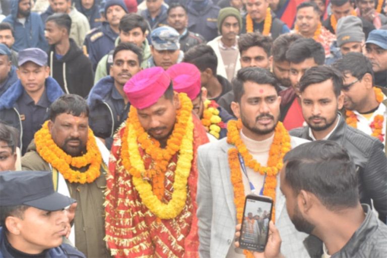 जनकपुर बोल्टसको टोलीलाई छिन्नमस्ता गाउँपालिका गर्‍यो नगदसहित सम्मान