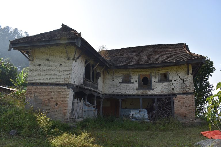 लोप हुँदै झिँगटीले छाएका घर, कालिगढ पाउनै मुश्किल