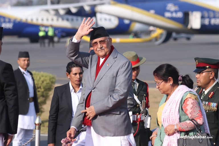 चीन भ्रमण सकेर काठमाडौं आइपुगे प्रधानमन्त्री
